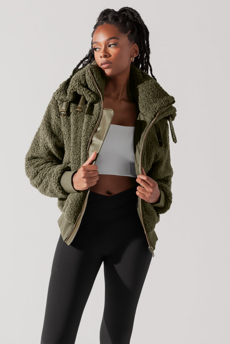 POPFLEX The Kinsley Bomber Jacket in Faux Sherpa Olivy Zelené | AFTS72941